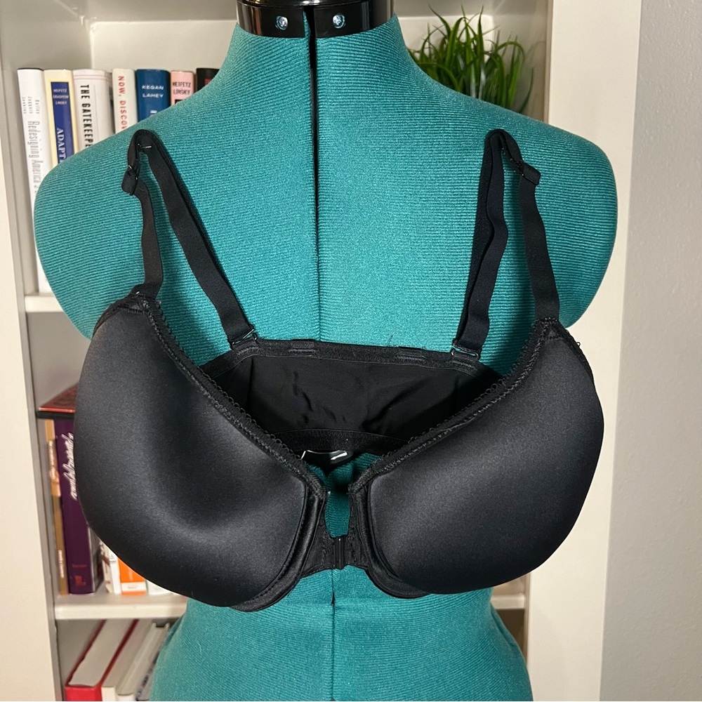 Gently Worn Wacoal 32DD Bra